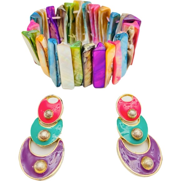 Jewelry - ❤️{3/$25} Shell Multicolored Stretch Bracelet with Earrings Set